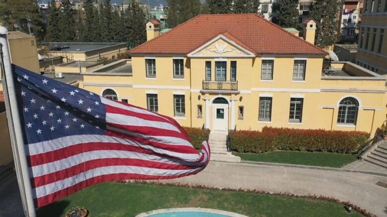 Ambasada amerikane paralajmëron se Shqipëria mund të jetë cak i grupeve të lidhura me Iranin Ambasada amerikane paralajmëron se Shqipëria mund të jetë cak i grupeve të lidhura me Iranin