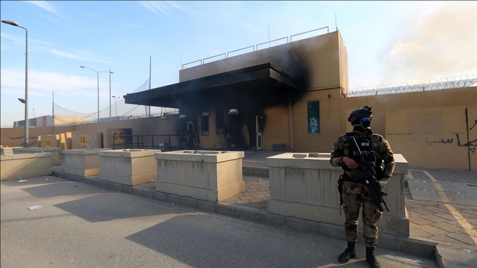 Ambasada amerikane paralajmëron se milicitë e lidhura me Iranin mund të sulmojnë Bagdadin