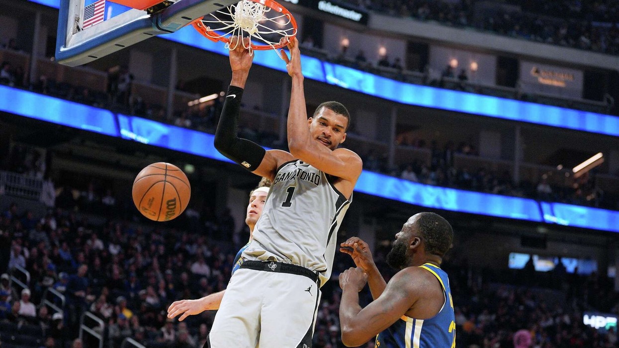 Wembanyama me paraqitje të shkëlqyer, Spurs triumfojnë te Warriors