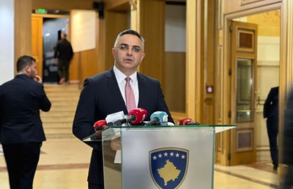 ​Tahiri për pagën e 13-të: Marre me u shpërnda për sektorin publik e mos të ndihmohet ai privat