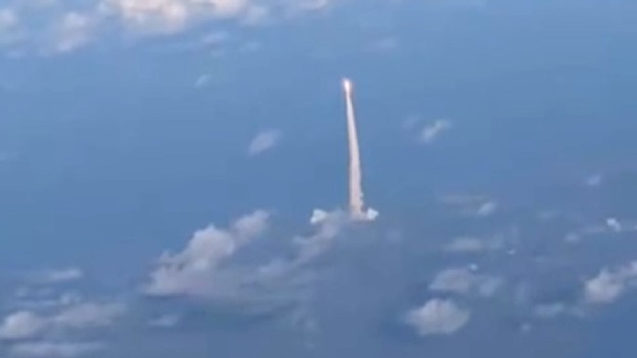 Spektakël “hapësinor”, pasagjerët në aeroplan regjistrojnë nisjen e Artemis II Spektakël “hapësinor”, pasagjerët në aeroplan regjistrojnë nisjen e Artemis II