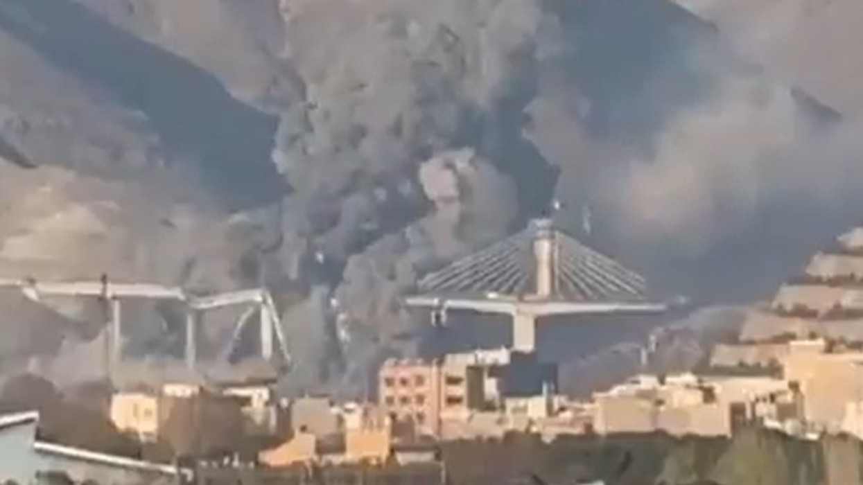 Trump publikon pamjet e shkatërrimit të urës iraniane, më e larta në Lindjen e Mesme: Shumë gjëra të tjera do të pasojnë