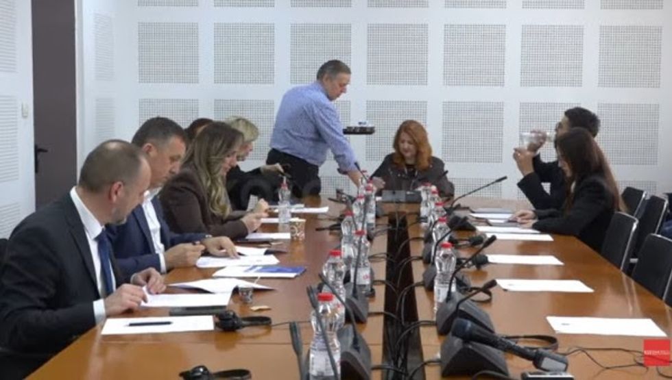 Përplasje të ashpra për ekspozitën në Komisionin për të drejtat e njeriut