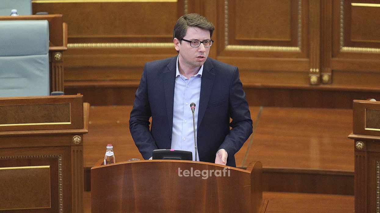 Murati i reagon Tahirit: Paga e 13-të në sektorin privat varet nga punëdhënësit, mund të rregullohet vetëm me ligj Murati i reagon Tahirit: Paga e 13-të në sektorin privat varet nga punëdhënësit, mund të rregullohet vetëm me ligj