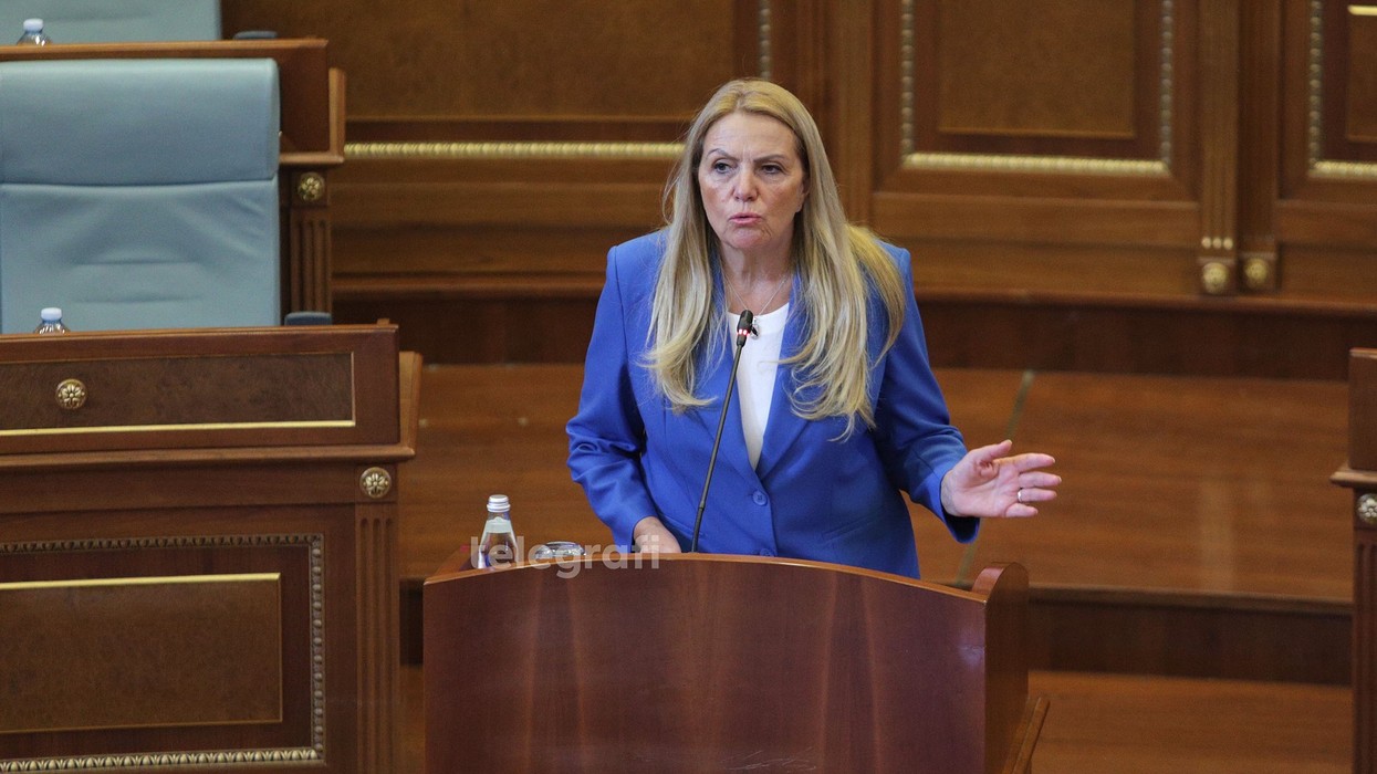 Deputetja e AAK-së, Time Kadrijaj ironizoi deputeten e LVV-së