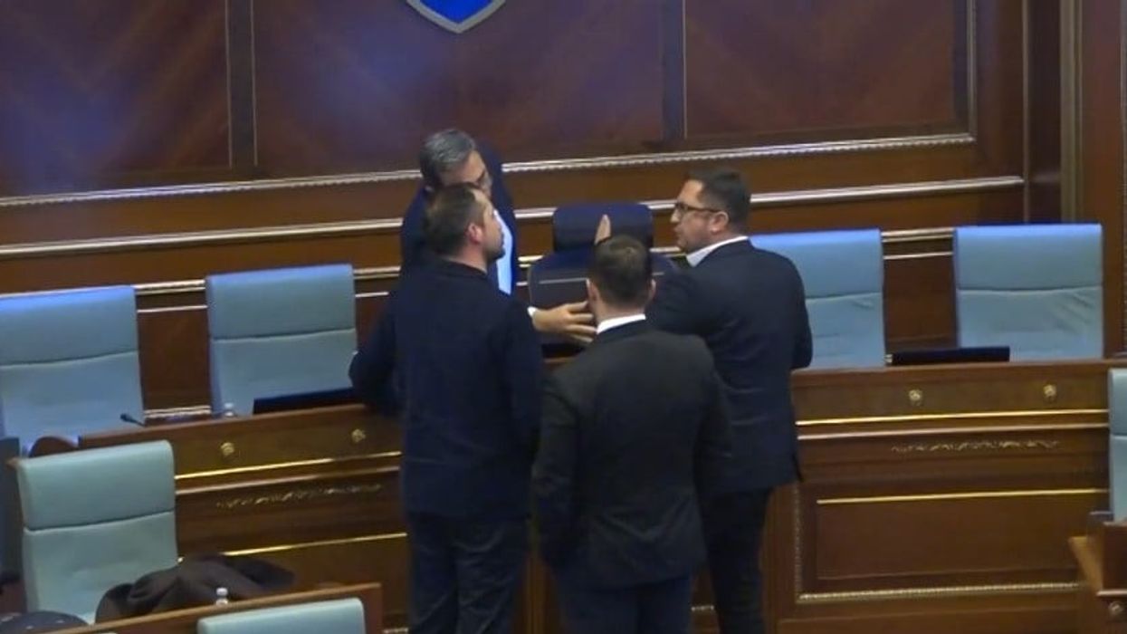 “Hup, laper”, përplasje mes Mustafës së LDK-së e Azemit të VV-së “Hup, laper”, përplasje mes Mustafës së LDK-së e Azemit të VV-së