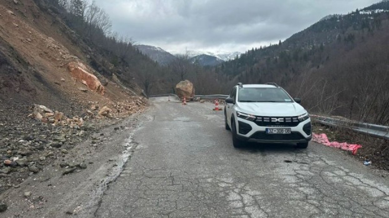 Ndërhyrje në terren në dy akse rrugore, Ministria: Situata nën kontroll