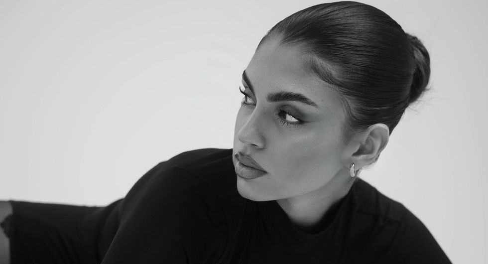 Media Amerikane 'Daily Music Roll' shkruan për artisten shqiptare Donna Dafi - karrierën dhe projektet e saj muzikore