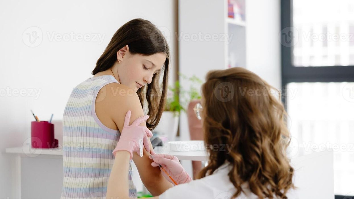 Vaksina që mbron nga kanceri: Pse rekomandohet në adoleshencë dhe jo më vonë Vaksina që mbron nga kanceri: Pse rekomandohet në adoleshencë dhe jo më vonë
