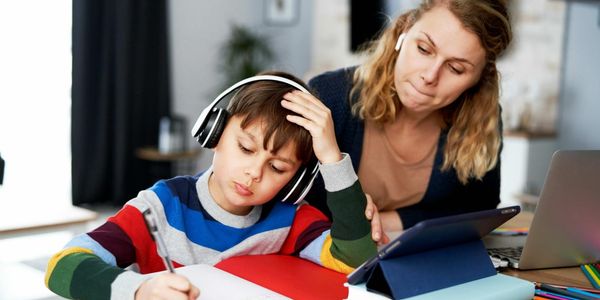 Mos i detyroni më fëmijët të bëjnë detyrat: Truku 10 sekondash që funksionon menjëherë Mos i detyroni më fëmijët të bëjnë detyrat: Truku 10 sekondash që funksionon menjëherë