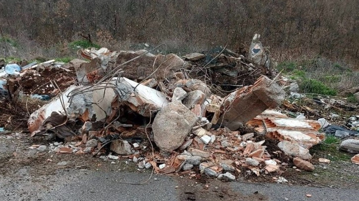 Hodhi mbeturina inerte, kryetari i Suharekës: Autori i njohur për institucionet, t’i largoj ose do të marr gjobë