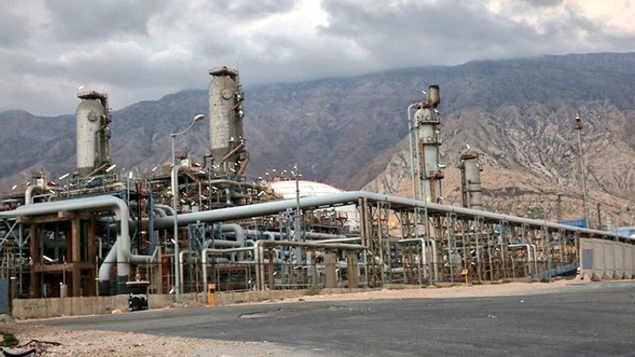 Sulmet ajrore dëmtojnë impiantet petrokimike të Iranit