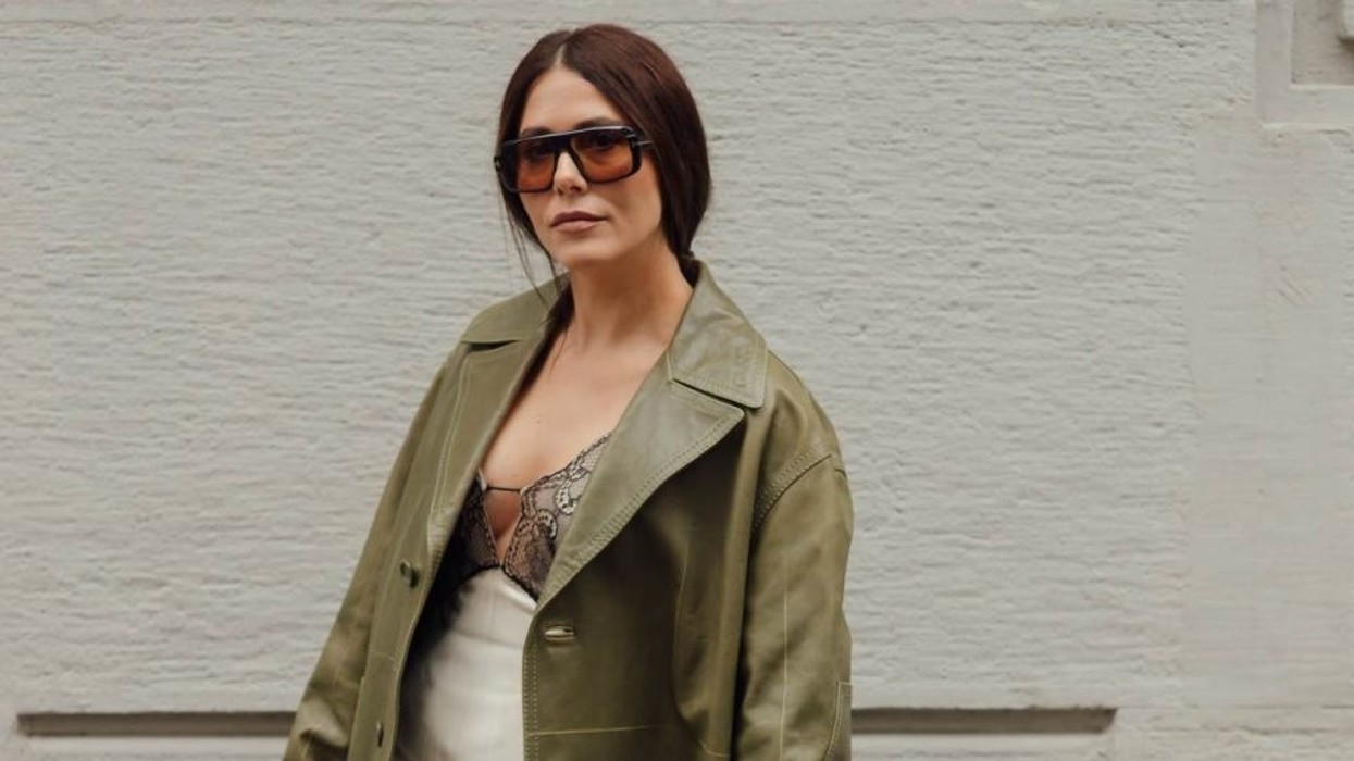 Dy ngjyrat që po rikthejnë gjallërinë në modë: Kombinimi që e bën çdo veshje të duket menjëherë më stil