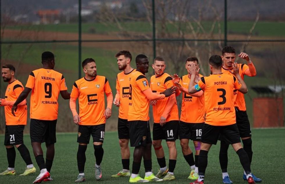 Bleart Tolaj shënon në “frymën e fundit”, Ballkani e fiton derbin ndaj Dukagjinit