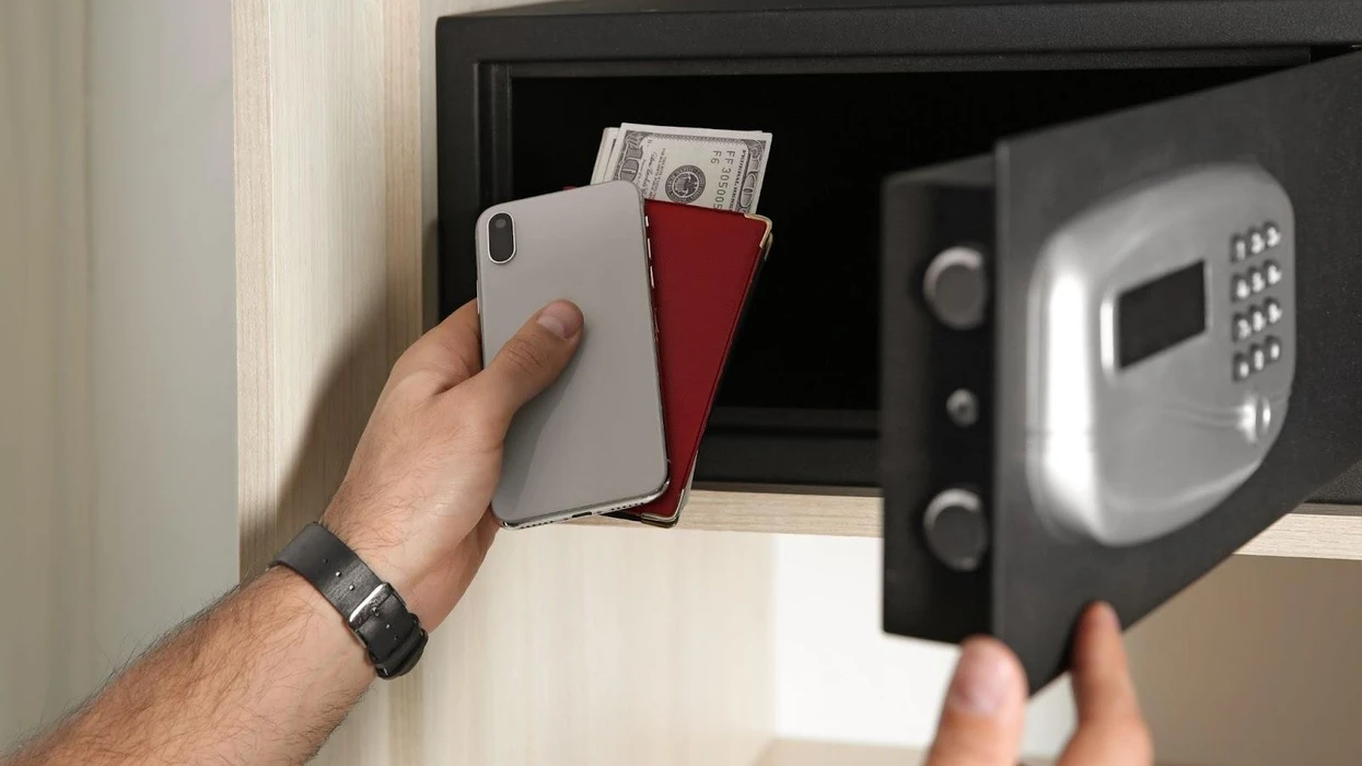 Mos i mbani paratë në kasafortën e hotelit: Këtu janë më të sigurta