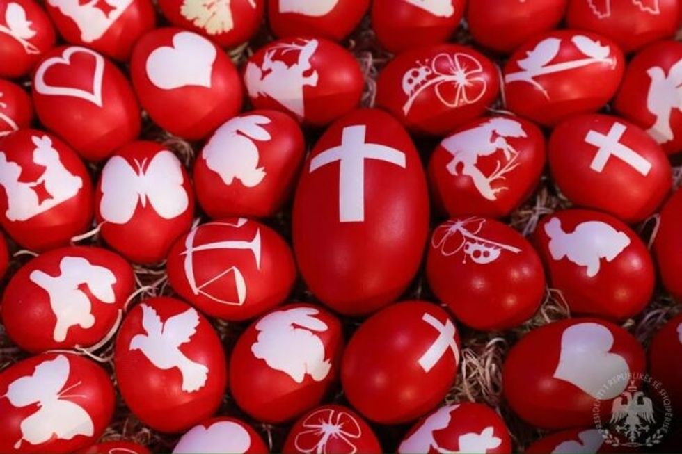 Begaj uron Pashkët katolike: Paqe dhe bekime në familjet tuaja