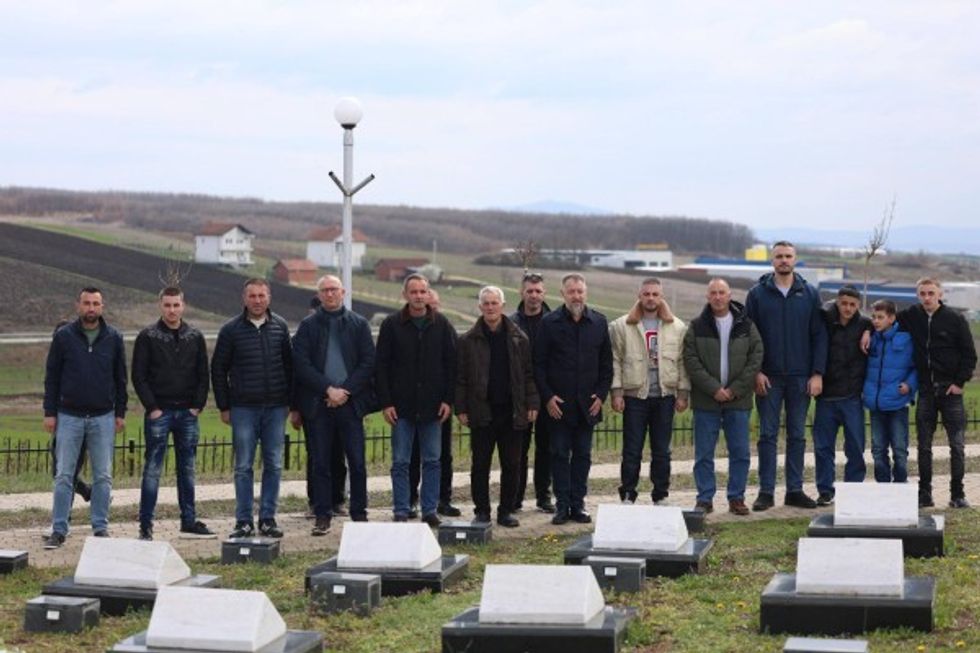 “Mos vini vetëm për vota” Lushtaku nga Rezalla kritikon mungesën e institucioneve në përvjetor