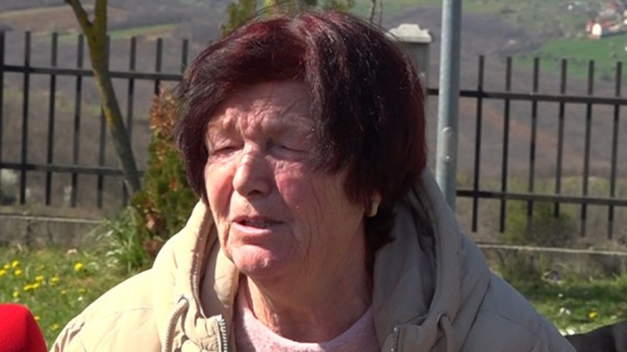 Mes lotëve e dhimbjes dëshmitarët dhe familjarët e të vrarëve kujtojnë masakrën e Rezallës