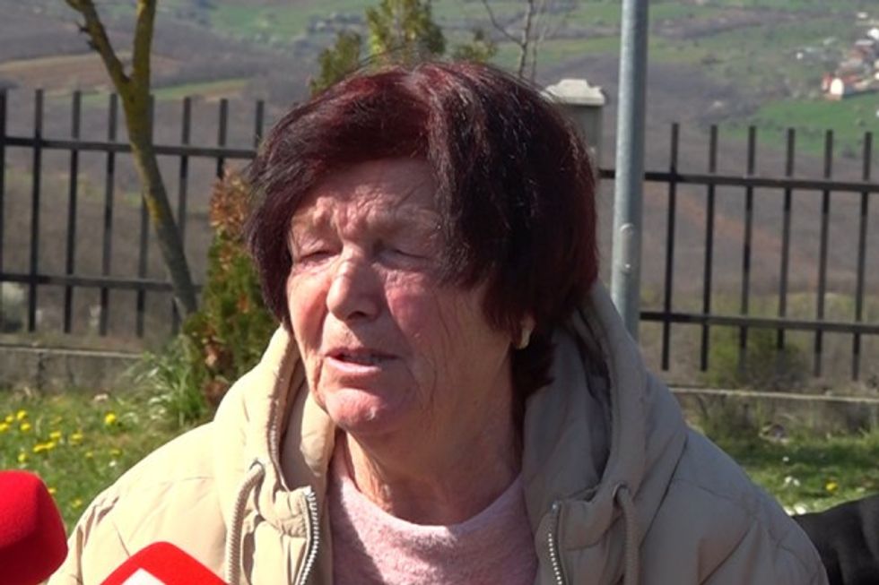 Mes lotëve e dhimbjes dëshmitarët dhe familjarët e të vrarëve kujtojnë masakrën e Rezallës