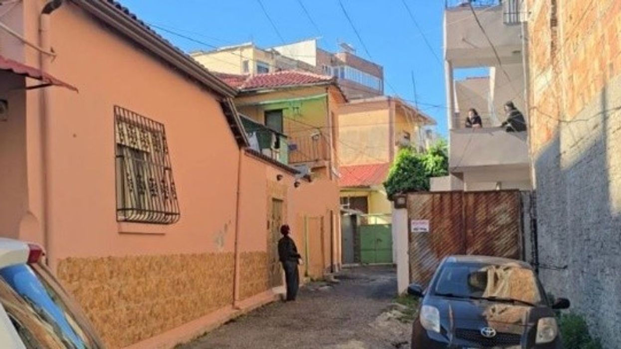 I arrestuar për dhunë në familje, ndërron jetë në spital, fqinjët: Kishte probleme dhe dhunonte motrat I arrestuar për dhunë në familje, ndërron jetë në spital, fqinjët: Kishte probleme dhe dhunonte motrat