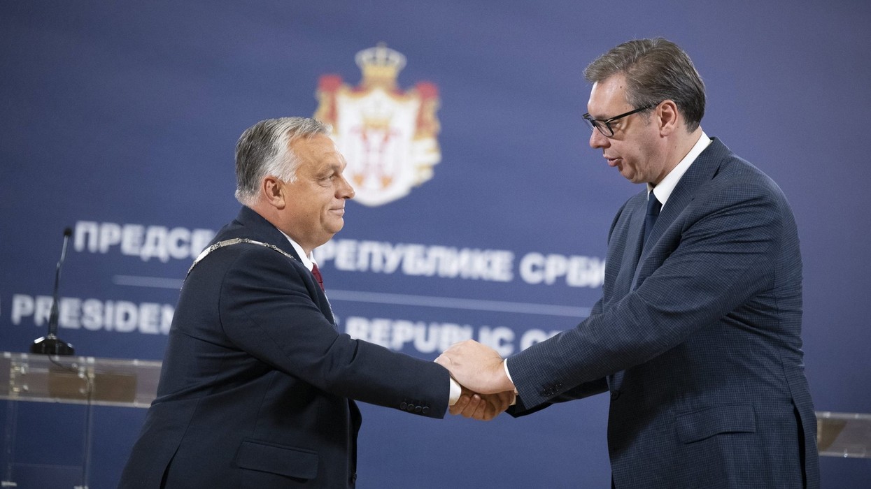 Pretendimet për eksploziv, Mujanoviq: Inskenim në favor të Viktor Orban, kjo nuk mund të injorohet nga BE-ja