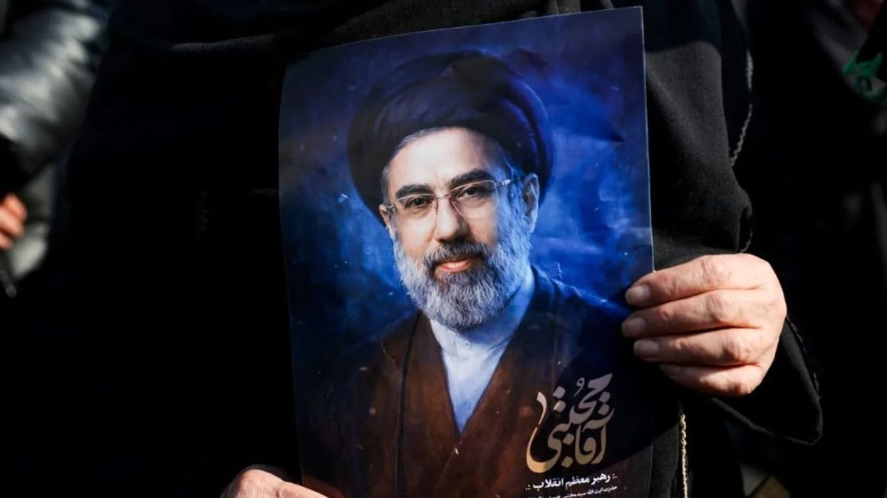 Lideri i ri i Iranit është “pa vetëdije dhe në gjendje të rëndë”? Lideri i ri i Iranit është “pa vetëdije dhe në gjendje të rëndë”?