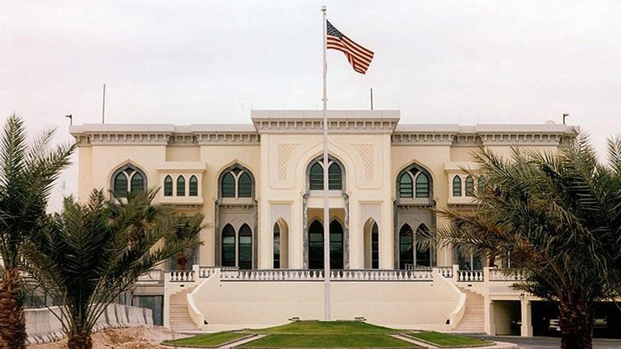 Ambasada amerikane në Bahrein u rekomandon amerikanëve të strehohen Ambasada amerikane në Bahrein u rekomandon amerikanëve të strehohen