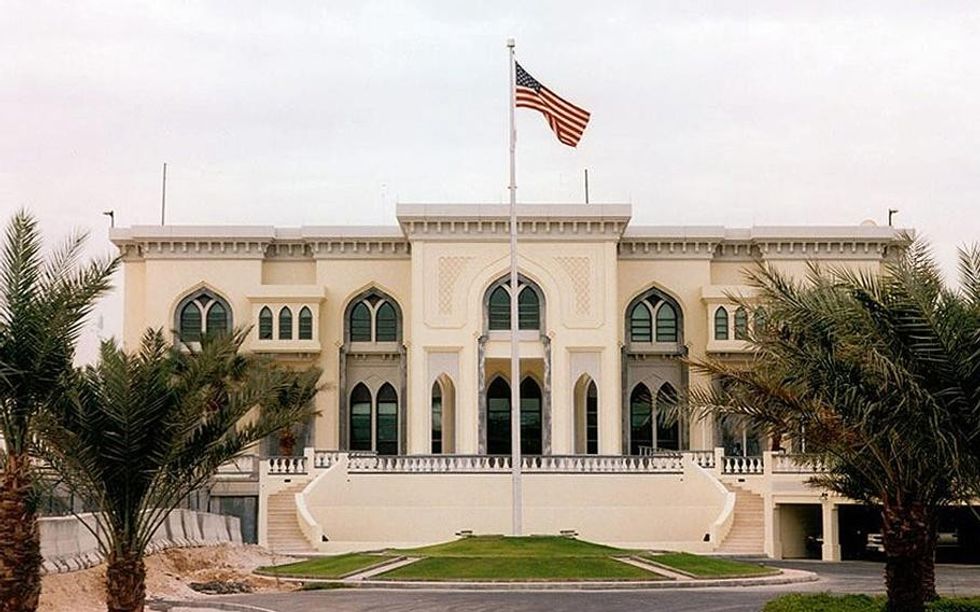 Ambasada amerikane në Bahrein u rekomandon amerikanëve të strehohen