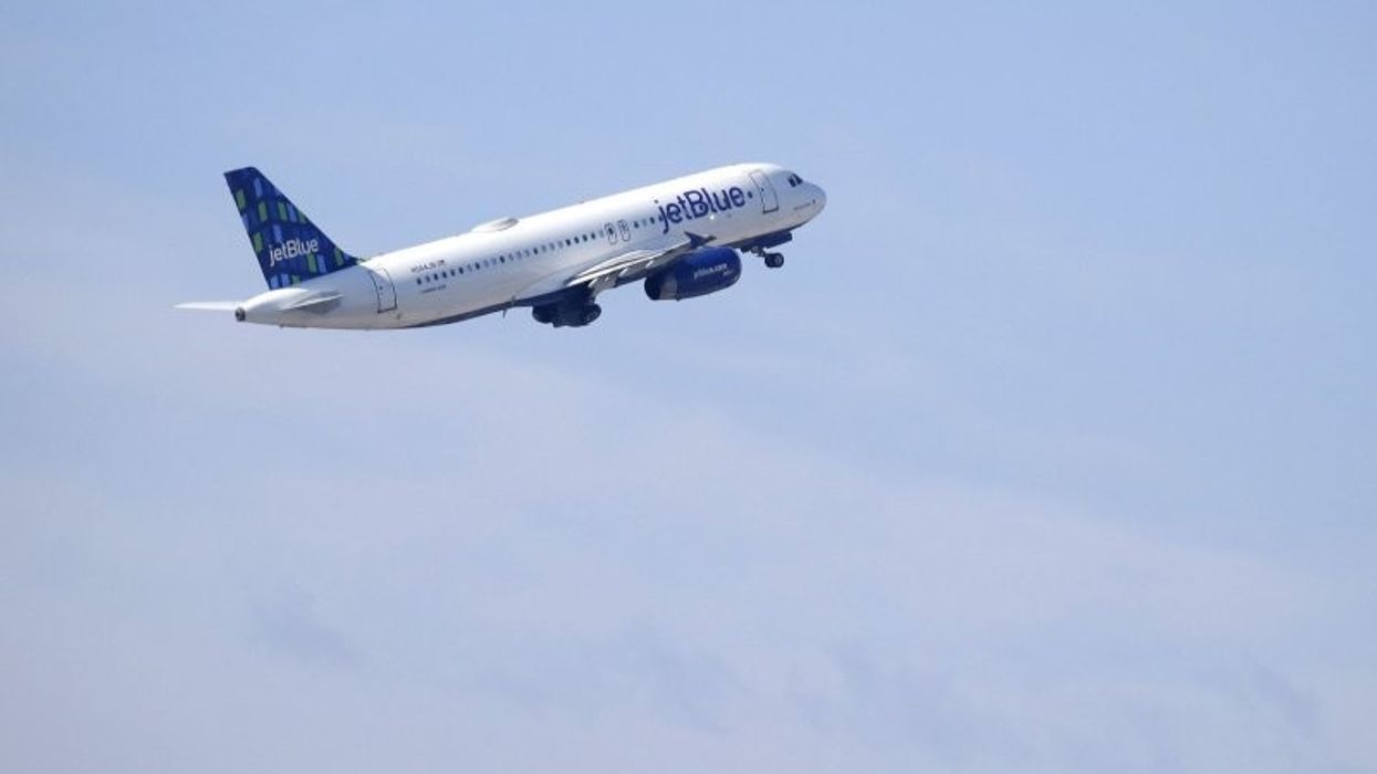 Pasagjerja lind fëmijën në aeroplan nga Xhamajka në Nju Jork Pasagjerja lind fëmijën në aeroplan nga Xhamajka në Nju Jork
