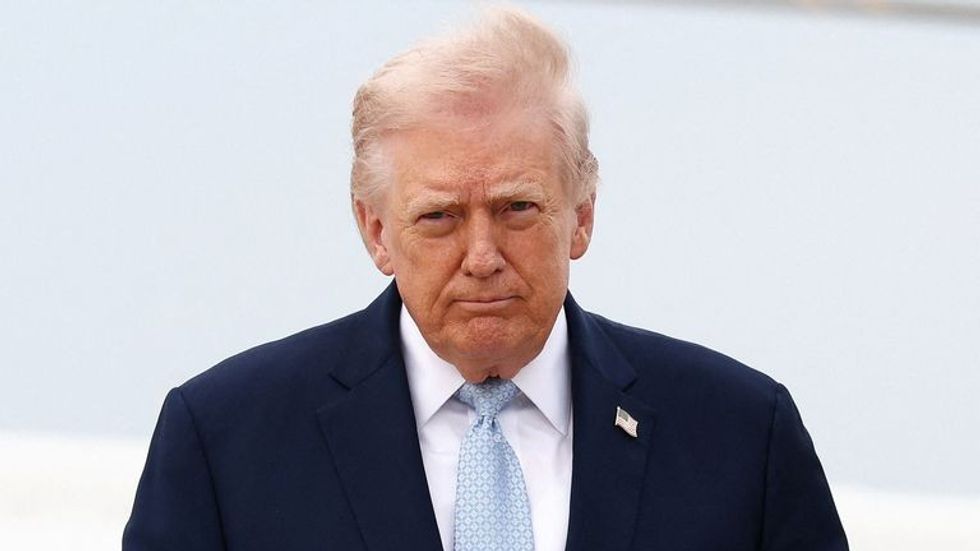 Trump përshëndet 'ditën e madhe për paqen botërore' pas armëpushimit të përkohshëm të rënë dakord me Iranin