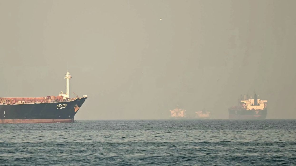 Të dhënat tregojnë pak lëvizje në Ngushticën e Hormuzit - disa orë pas shpalljes së armëpushimit SHBA-Iran Të dhënat tregojnë pak lëvizje në Ngushticën e Hormuzit - disa orë pas shpalljes së armëpushimit SHBA-Iran