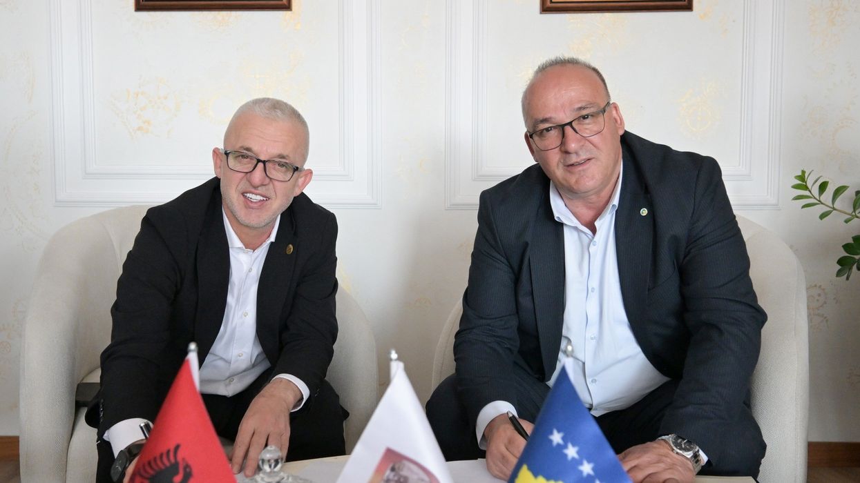 Komuna e Podujevës dhe “Jetimat e Ballkanit” nënshkruajnë marrëveshje për ndërtimin e pesë shtëpive për familjet në nevojë Komuna e Podujevës dhe “Jetimat e Ballkanit” nënshkruajnë marrëveshje për ndërtimin e pesë shtëpive për familjet në nevojë