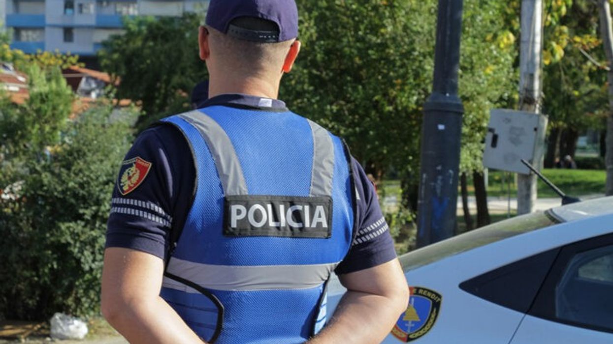 Tentoi të rrëmbejë një grua në gjendje të dehur, kapet 32-vjeçari në Elbasan Tentoi të rrëmbejë një grua në gjendje të dehur, kapet 32-vjeçari në Elbasan