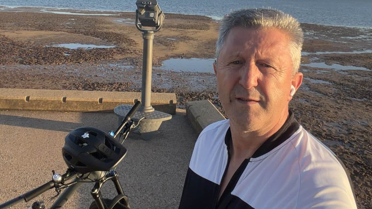 Arbert Lubeniqi nis sfidën 5200 kilometra me biçikletë për bamirësi Arbert Lubeniqi nis sfidën 5200 kilometra me biçikletë për bamirësi