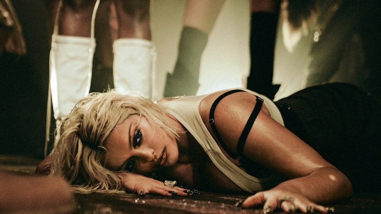 Bebe Rexha sjell "Hysteria" - këngën e katërt nga albumi i saj i ri në ardhje "Dirty Blonde"