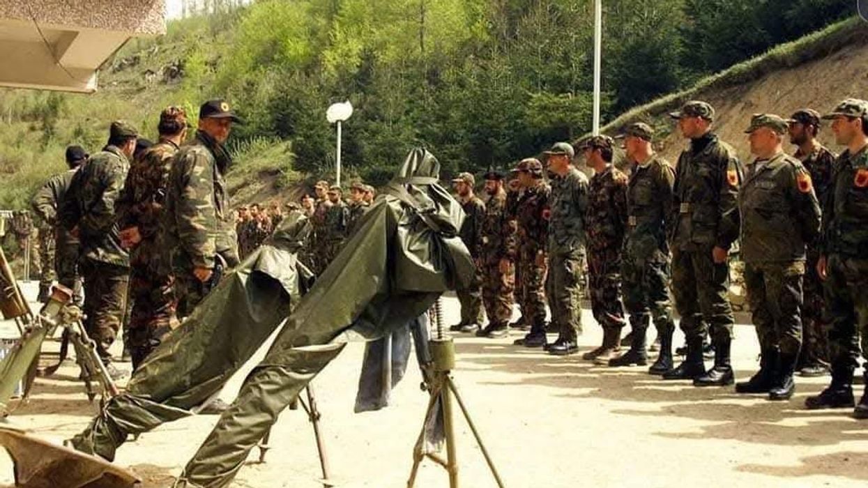 Kurti përkujton Betejën e Koshares: 27 vite më parë, filloi shembja e kufirit mes Kosovës dhe Shqipërisë Kurti përkujton Betejën e Koshares: 27 vite më parë, filloi shembja e kufirit mes Kosovës dhe Shqipërisë