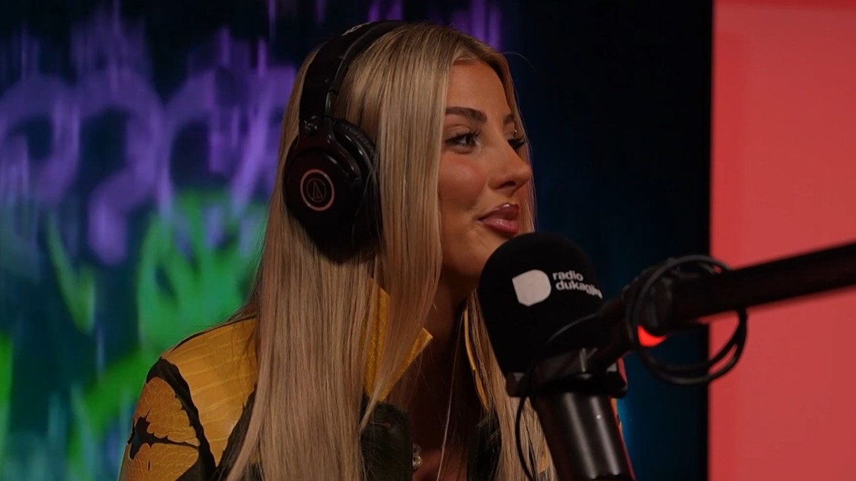 Bay T sjell energji në 'R Studio', interpreton live një nga hitet e saj "Telefon"