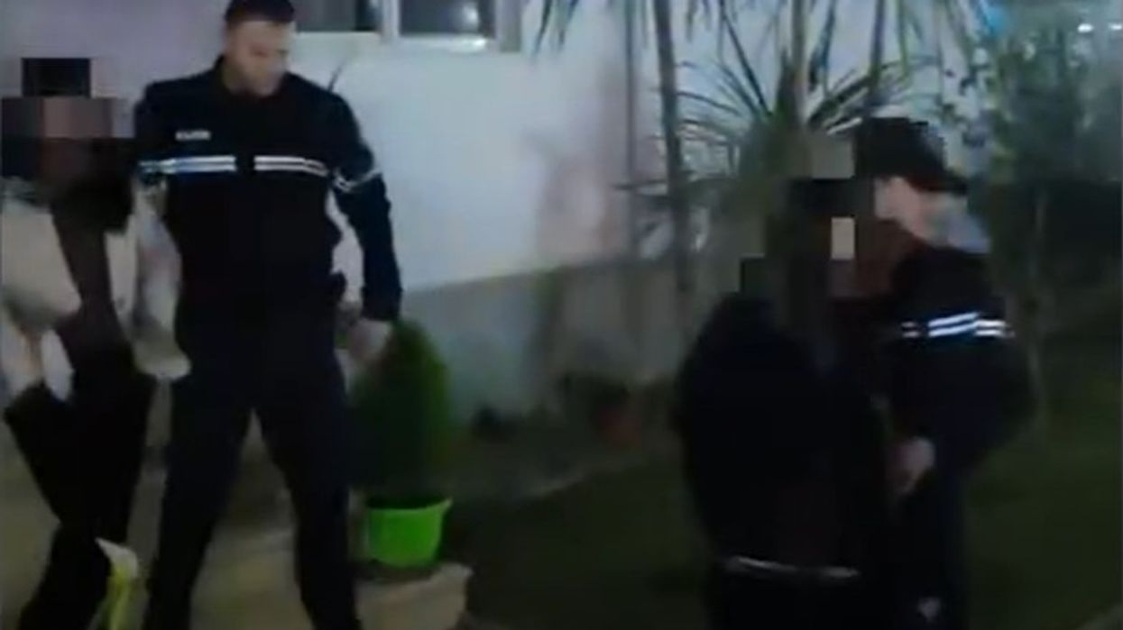 Arrestohen katër kineze për prostitucion në Durrës, i dyshuar edhe një shtetas i Kosovës Arrestohen katër kineze për prostitucion në Durrës, i dyshuar edhe një shtetas i Kosovës