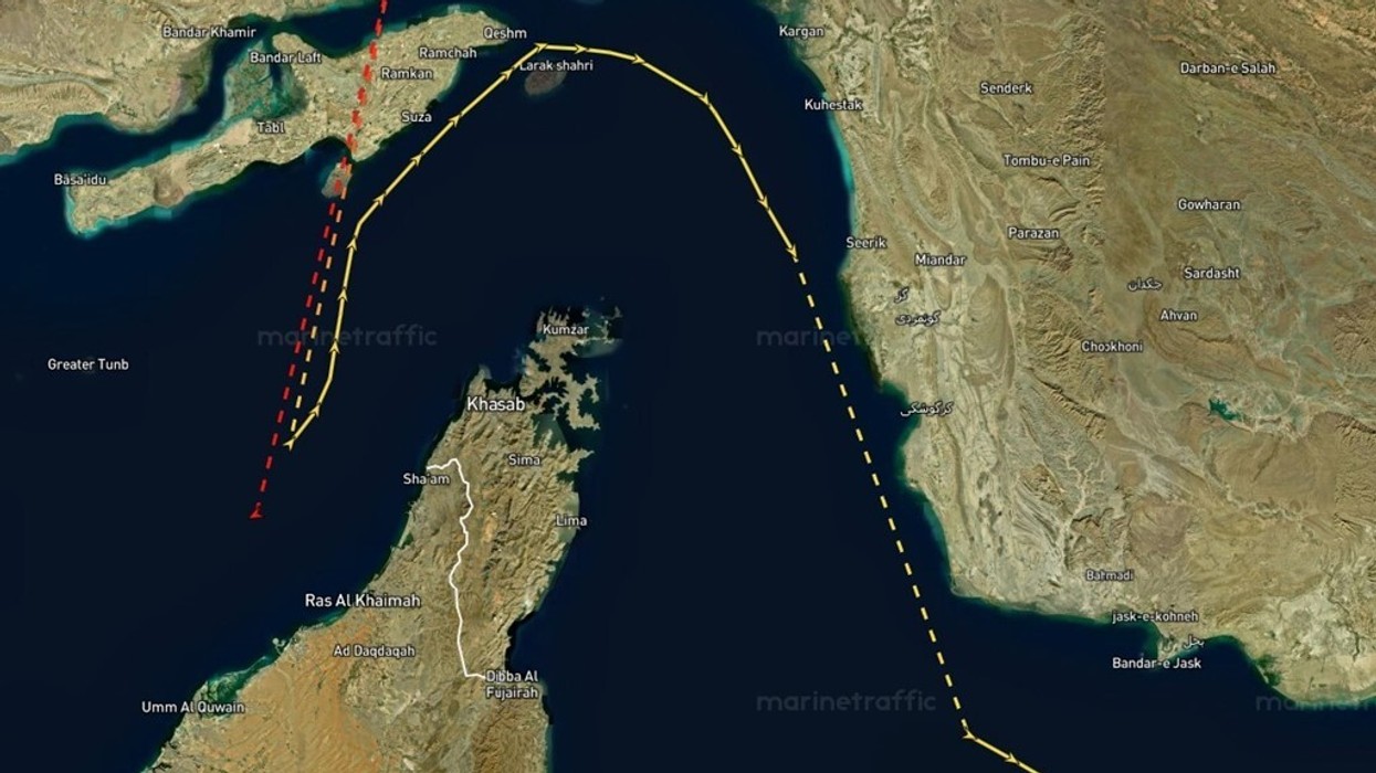Anija e parë cisternë e naftës jo-iraniane kalon Ngushticën e Hormuzit