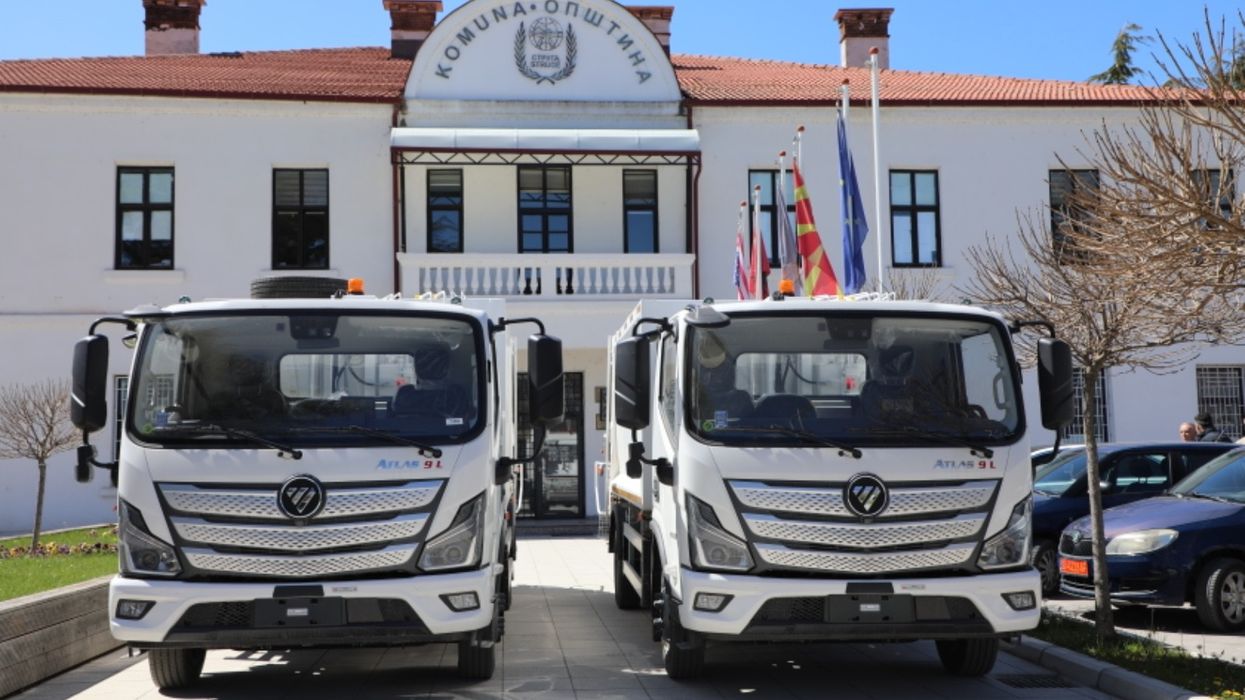 Hoxha: Pajisje të reja për mbeturinat në Strugë dhe investime të shtuara në infrastrukturë Hoxha: Pajisje të reja për mbeturinat në Strugë dhe investime të shtuara në infrastrukturë