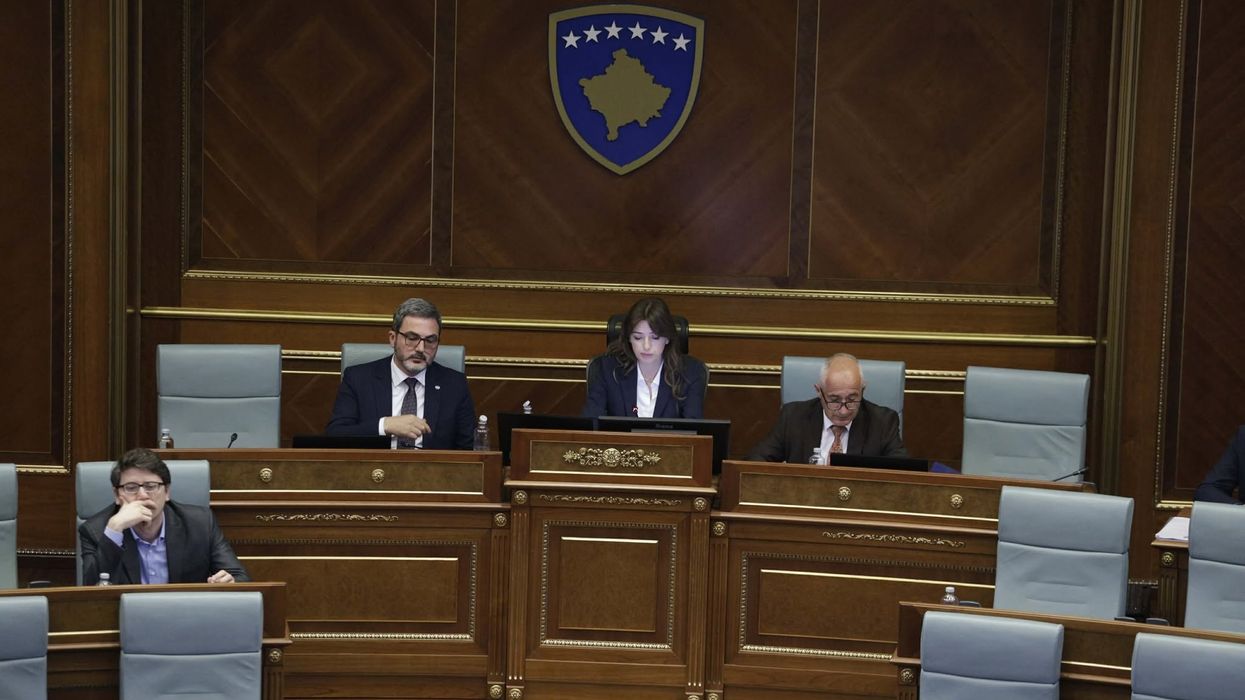 Kuvendi fillon me tjetër seancë të jashtëzakonshme, shqyrton dhjetë projektligje Kuvendi fillon me tjetër seancë të jashtëzakonshme, shqyrton dhjetë projektligje