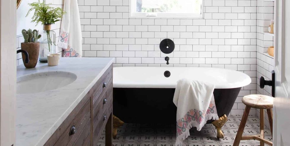 Banjo e vogël? Ja si të vendosni vaskën pa humbur hapësirë