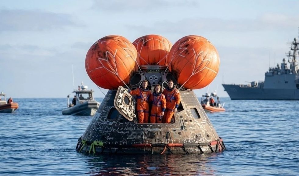 Astronautët e Artemis II u kthyen nga një udhëtim rreth hënës - shkuan më larg se kushdo tjetër më parë