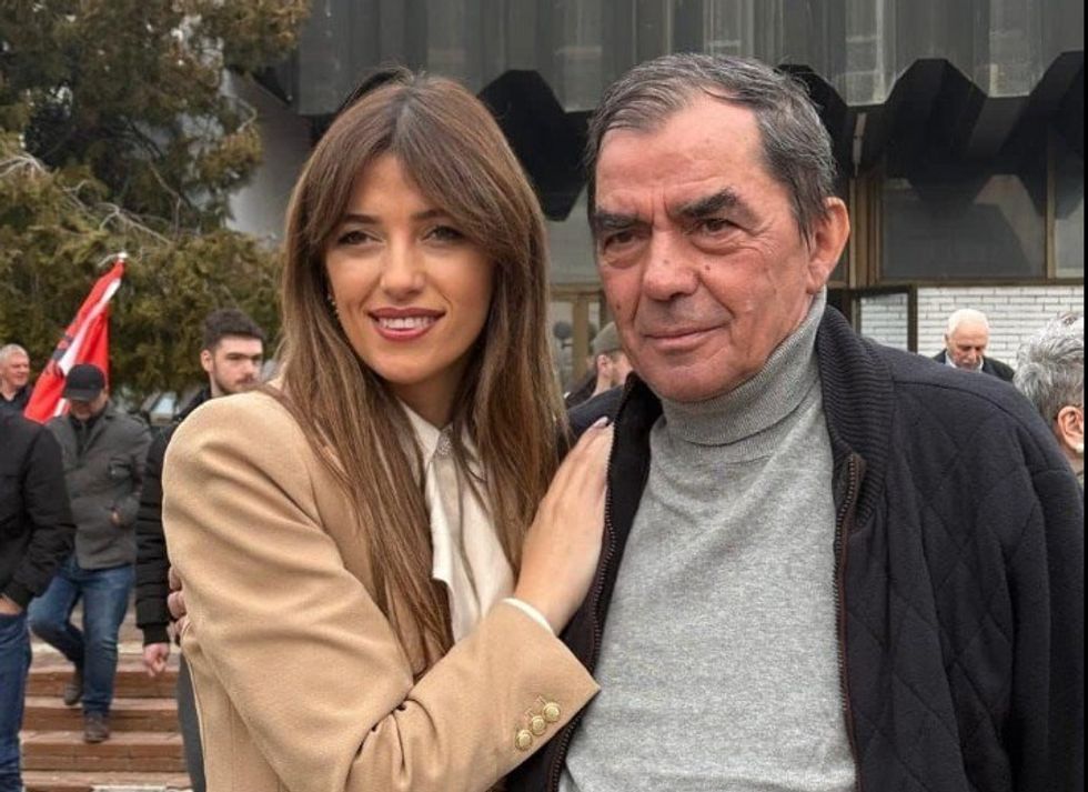 Ndërron jetë babai i Albulena Haxhiut