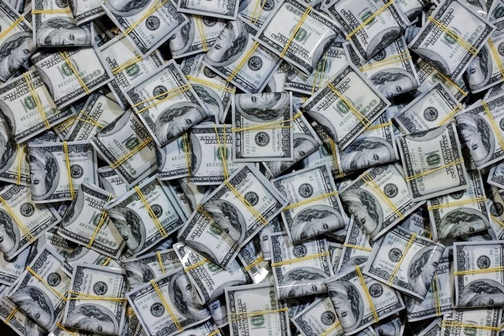 Bleu bileta lotarie rastësisht dhe fitoi 1 milion dollarë