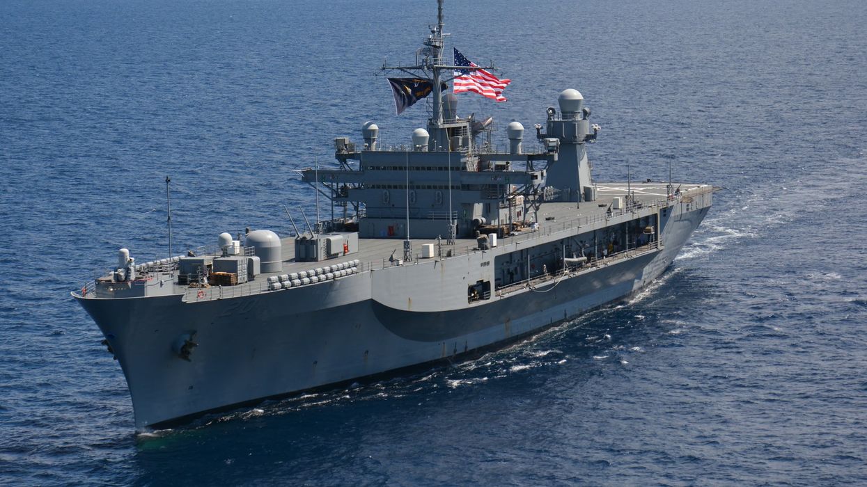 Disa anije të Marinës Amerikane kalojnë Ngushticën e Hormuzit, reagon Trump Disa anije të Marinës Amerikane kalojnë Ngushticën e Hormuzit, reagon Trump