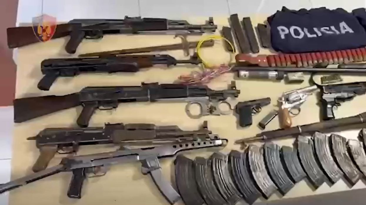 Goditet baza e armatimit në Picallë të Tiranës, dyshohet furnizonte grupet kriminale Goditet baza e armatimit në Picallë të Tiranës, dyshohet furnizonte grupet kriminale