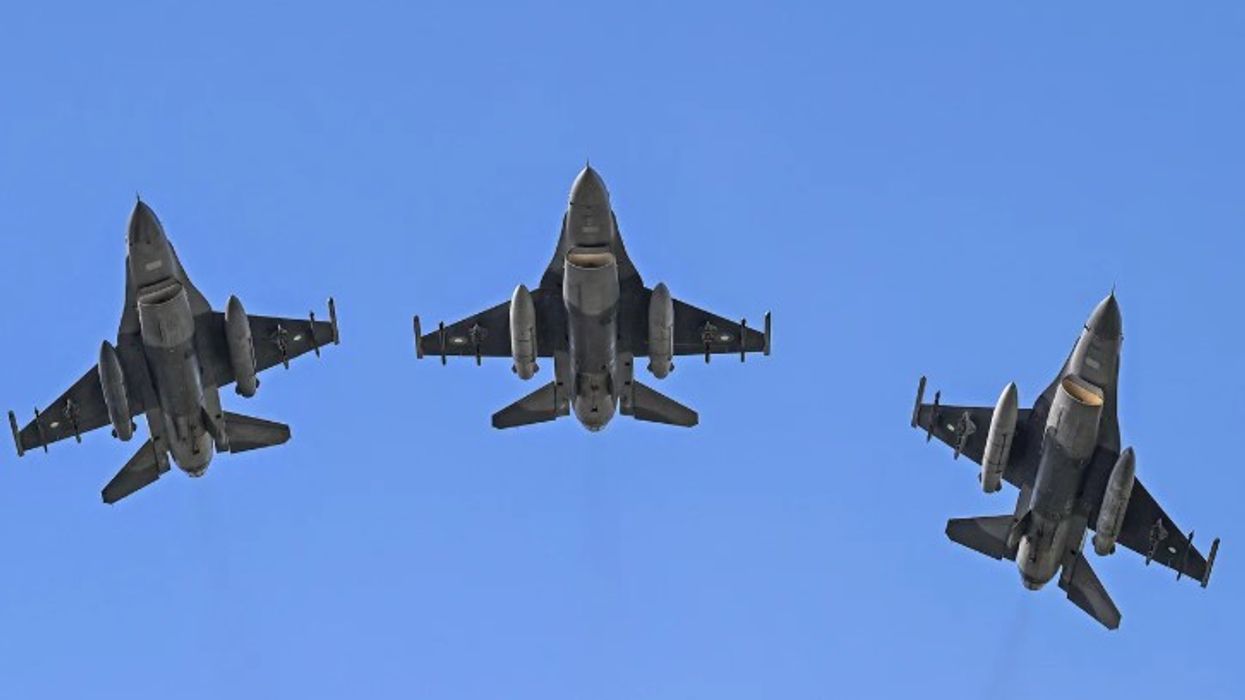 Aeroplanë luftarakë pakistanezë vendosen në Arabinë Saudite Aeroplanë luftarakë pakistanezë vendosen në Arabinë Saudite