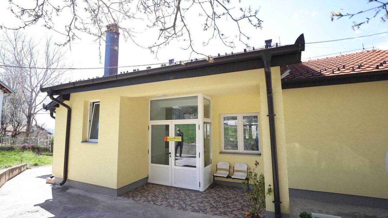 Mbyllja e ambulancave të strukturave paralele serbe në Skënderaj, shkeljet i raportoi një qytetar serb Mbyllja e ambulancave të strukturave paralele serbe në Skënderaj, shkeljet i raportoi një qytetar serb