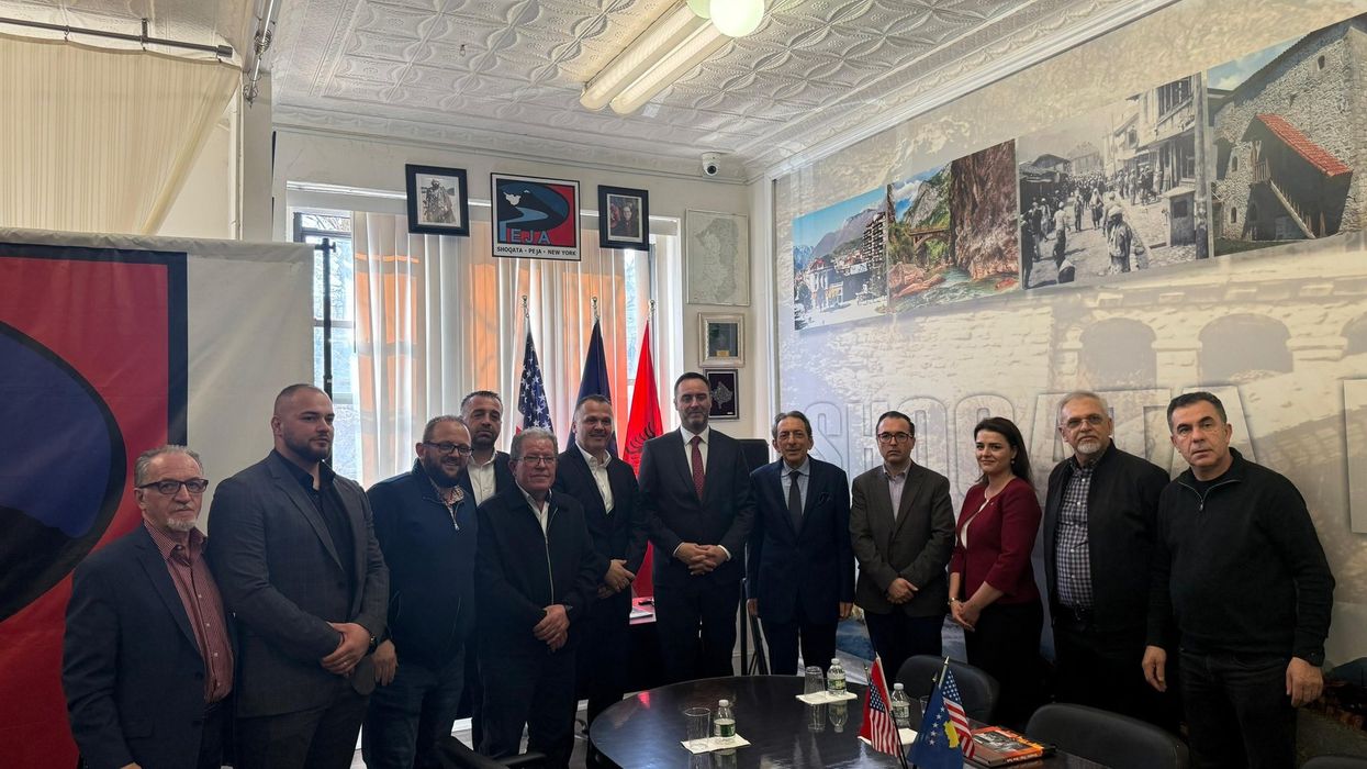 Shoqata “Peja - New York” pret Glauk Konjufcën dhe delegacionin nga Kosova Shoqata “Peja - New York” pret Glauk Konjufcën dhe delegacionin nga Kosova